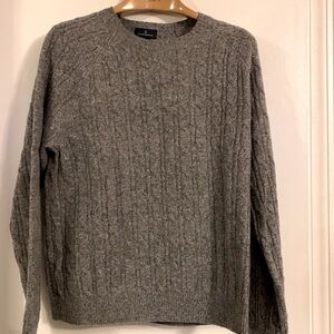 Brooks brothers  80 o/o Wool 20% nylon medium gray cable crewneck. Size L